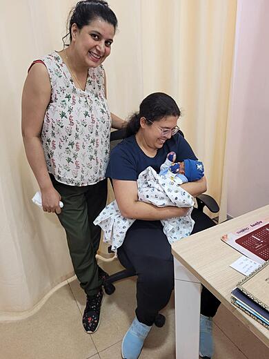 Dr. Anjani Dixit with patient — moment of joy 13